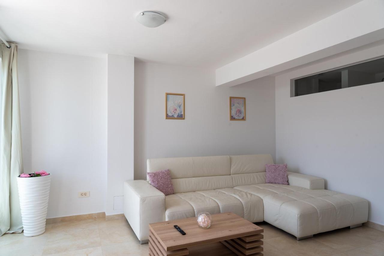Apatmani Apartment *