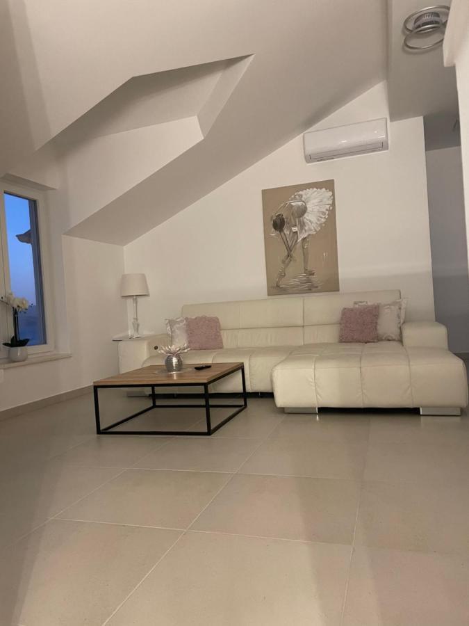 Apatmani Apartment *